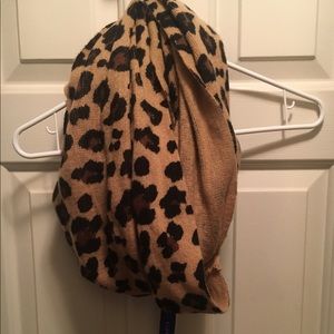 * NEW * cheetah infinity scarf